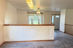 1709 Clay St, Woodstock, IL 60098 - Photo 2