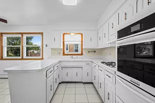 5421 W Windsor Ave, Chicago, IL 60630 - Photo 2