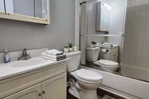 181 N Waters Edge Dr, Glendale Heights, IL 60139 - Photo 12