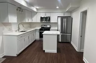 1021 N Hickory St, Joliet, IL 60435 - Photo 4