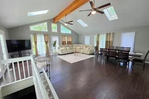 2301 Greenbriar Ln, Lindenhurst, IL 60046 - Photo 8