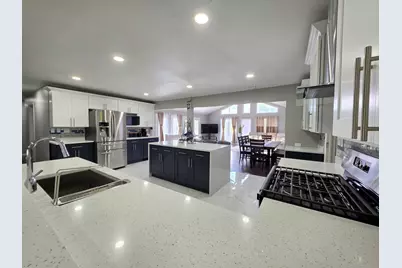 2301 Greenbriar Lane, Lindenhurst, IL 60046 - Photo 6