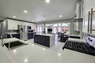 2301 Greenbriar Ln, Lindenhurst, IL 60046 - Photo 6