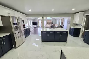 2301 Greenbriar Ln, Lindenhurst, IL 60046 - Photo 4