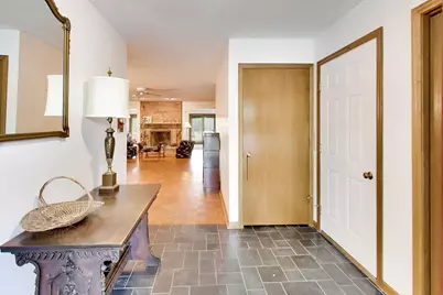2707 Greenwood Acres Drive #2707, Dekalb, IL 60115 - Photo 2