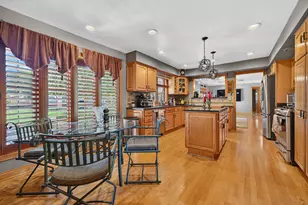 21W302 Woodview Dr, Itasca, IL 60143 - Photo 4
