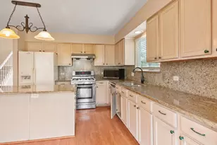 2607 Flagstone Cir, Naperville, IL 60564 - Photo 16