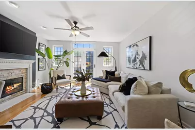1916 W Belmont Avenue #2E, Chicago, IL 60657 - Photo 2
