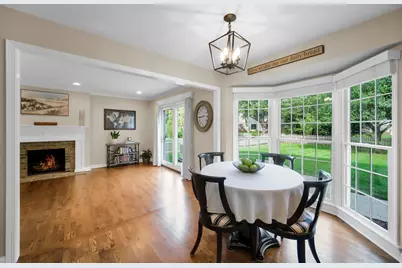 2031 Burnham Place, Wheaton, IL 60189 - Photo 10