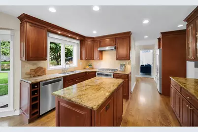 2031 Burnham Place, Wheaton, IL 60189 - Photo 6
