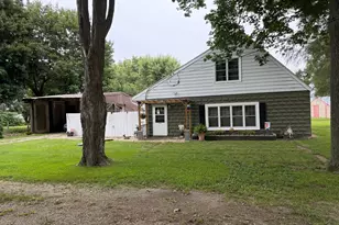 1713 E Rock Falls Rd, Rock Falls, IL 61071 - Photo 2