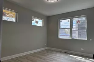 4933 W Walton St, Chicago, IL 60651 - Photo 8