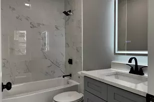 4933 W Walton St, Chicago, IL 60651 - Photo 6