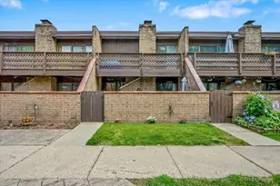 509 Kenneth Cir, Elgin, IL 60120 - Photo 1