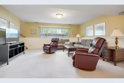 215 Parkchester Road, Elk Grove Village, IL 60007 - Photo 14