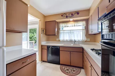 215 Parkchester Road, Elk Grove Village, IL 60007 - Photo 6