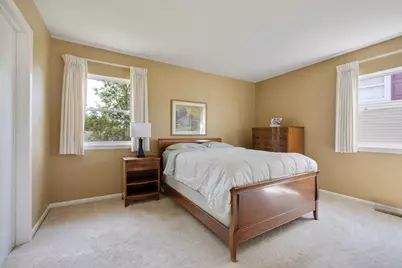 215 Parkchester Road, Elk Grove Village, IL 60007 - Photo 10