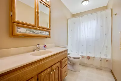 215 Parkchester Road, Elk Grove Village, IL 60007 - Photo 18