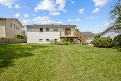 215 Parkchester Road, Elk Grove Village, IL 60007 - Photo 26