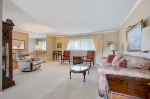 215 Parkchester Rd, Elk Grove Village, IL 60007 - Photo 2