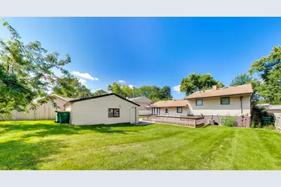 655 Thornwood Drive, Buffalo Grove, IL 60089 - Photo 10