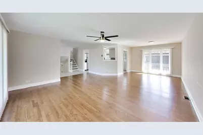 655 Thornwood Drive, Buffalo Grove, IL 60089 - Photo 2