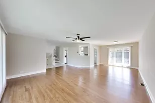 655 Thornwood Dr, Buffalo Grove, IL 60089 - Photo 2