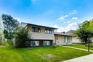 655 Thornwood Dr, Buffalo Grove, IL 60089 - Photo 1