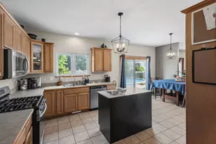398 Essex Dr, Oswego, IL 60543 - Photo 8