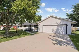 65 Chestnut Ct, Champaign, IL 61822 - Photo 2