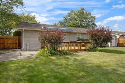 1067 Grissom Trail, Elk Grove Village, IL 60007 - Photo 18