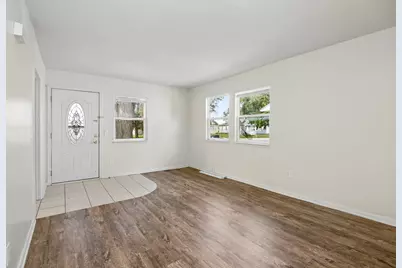 726 N Webster Circle, Kankakee, IL 60901 - Photo 4