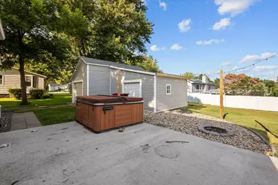 1304 SE 2nd Avenue, Aledo, IL 61231 - Photo 6