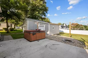 1304 SE 2nd Ave, Aledo, IL 61231 - Photo 6