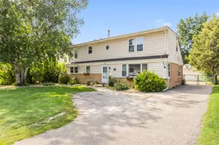 309 E Walnut St, Roselle, IL 60172 - Photo 1