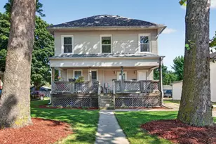 206 E Waupansie St, Dwight, IL 60420 - Photo 1