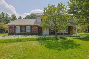 52 Darlington Dr, Hawthorn Woods, IL 60047 - Photo 1