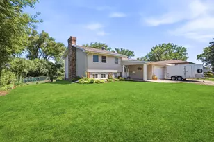 790 Evergreen Ln, Hoffman Estates, IL 60169 - Photo 1