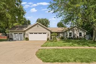 2002 Spruce Ln, Monticello, IL 61856 - Photo 2