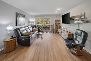 805 Leicester Rd, Elk Grove Village, IL 60007 - Photo 4