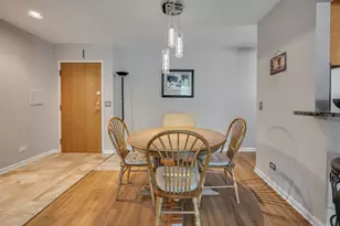 805 Leicester Rd, Elk Grove Village, IL 60007 - Photo 8