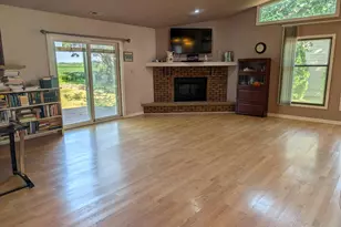 1016 Baxter Ln, Freeport, IL 61032 - Photo 2