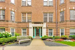 719 Hinman Ave, Evanston, IL 60202 - Photo 2