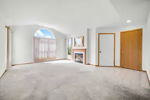 131 E 163rd St, South Holland, IL 60473 - Photo 6