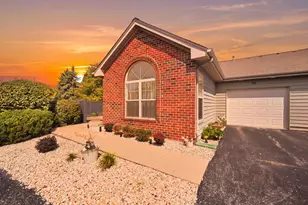 131 E 163rd St, South Holland, IL 60473 - Photo 2
