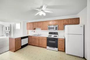 131 E 163rd St, South Holland, IL 60473 - Photo 10