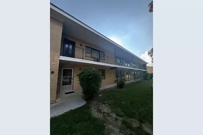 581 Burlington Avenue #8, Clarendon Hills, IL 60514 - Photo 1