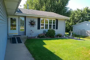 6727 Sawmill Dr, Roscoe, IL 61073 - Photo 12