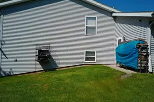 6727 Sawmill Dr, Roscoe, IL 61073 - Photo 10
