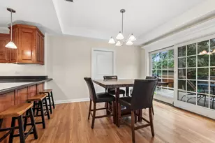 9815 S Millard Ave, Evergreen Park, IL 60805 - Photo 14